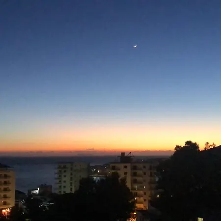 Alex דירה